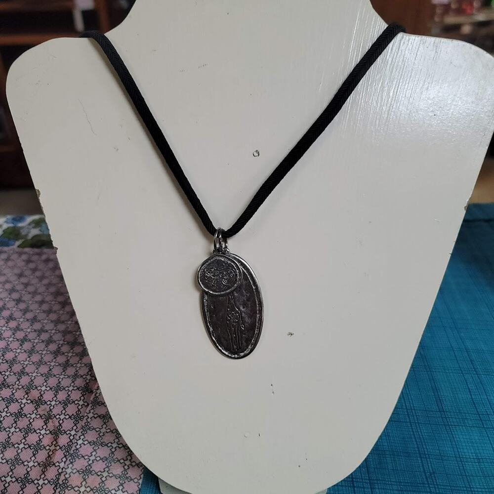 LEI Costume Jewelry Nature Black Cord Necklace Giraffe & Tiger Silvertone Charm